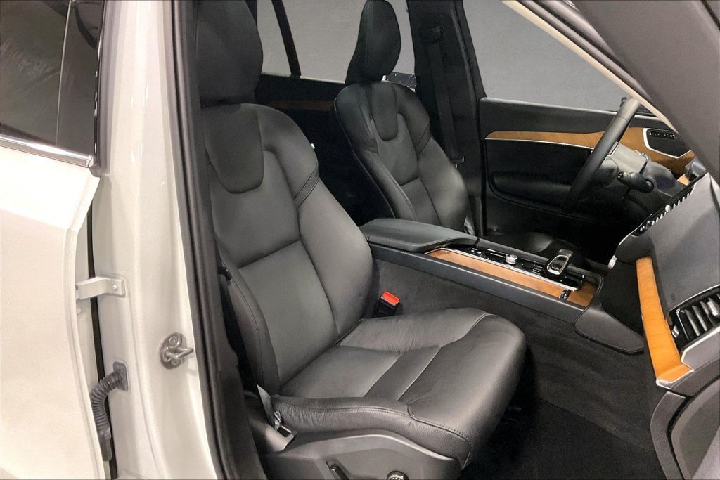 Certified 2025 Volvo XC90 B6 Plus w/ Protection Package Premier AWD/4WD image 31