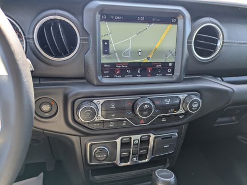 Used 2023 Jeep Gladiator Overland w/ Popular Equipment Package AWD/4WD image 16