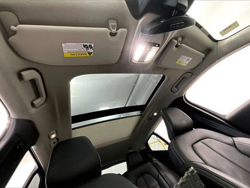 Used 2023 Volvo XC40 B5 Ultimate w/ Climate Package image 17