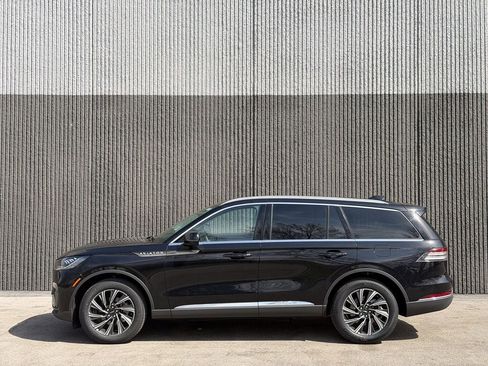 New 2026 Lincoln Aviator AWD image 3