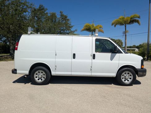 Used 2014 Chevrolet Express 1500 RWD image 3