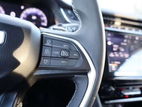 Used 2023 Jeep Grand Cherokee Laredo image 26