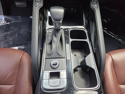 Used 2024 Kia Telluride EX w/ EX Captain's Chair Package image 28