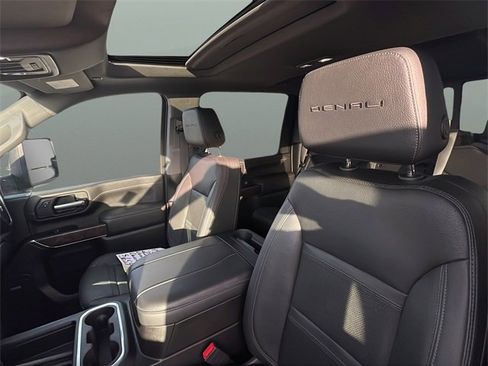 Used 2023 GMC Sierra 2500 Denali w/ Denali Black Diamond Edition image 21