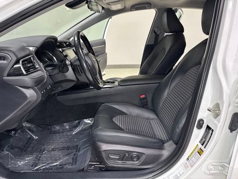 Used 2019 Toyota Camry SE FWD image 13