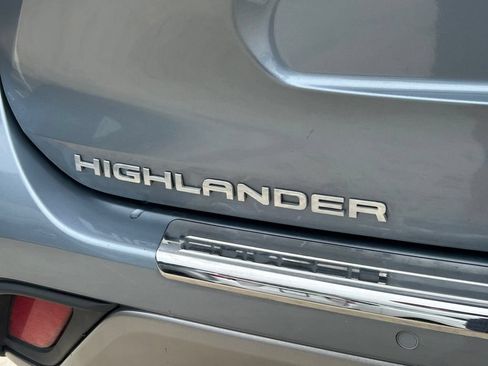 Used 2023 Toyota Highlander Platinum FWD image 13