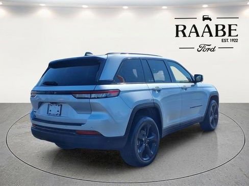 Used 2023 Jeep Grand Cherokee Altitude AWD/4WD image 7
