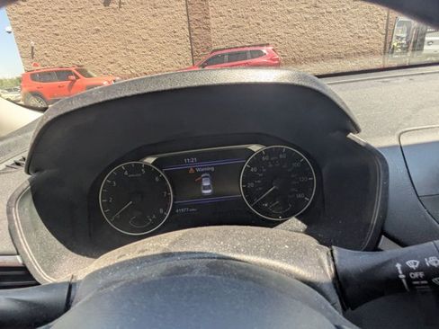 Used 2022 Nissan Altima 2.5 SV FWD image 14