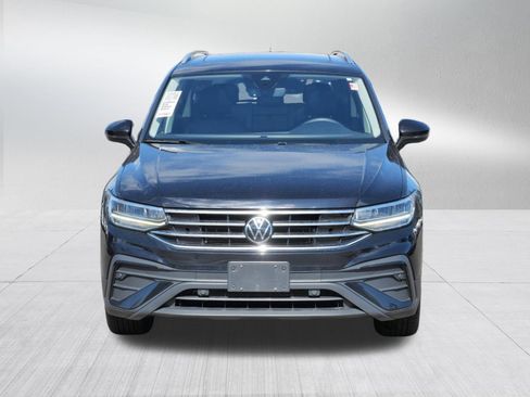Certified 2022 Volkswagen Tiguan SE image 2