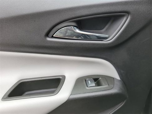 Used 2024 Chevrolet Equinox LS image 18