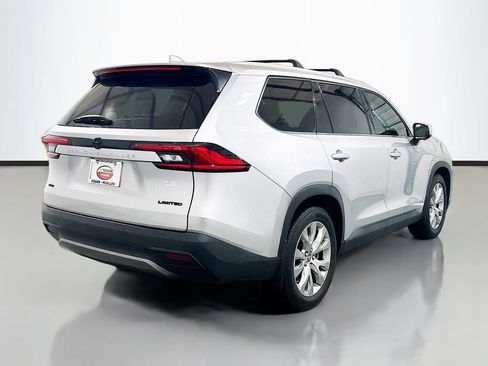 Used 2024 Toyota Grand Highlander AWD image 4