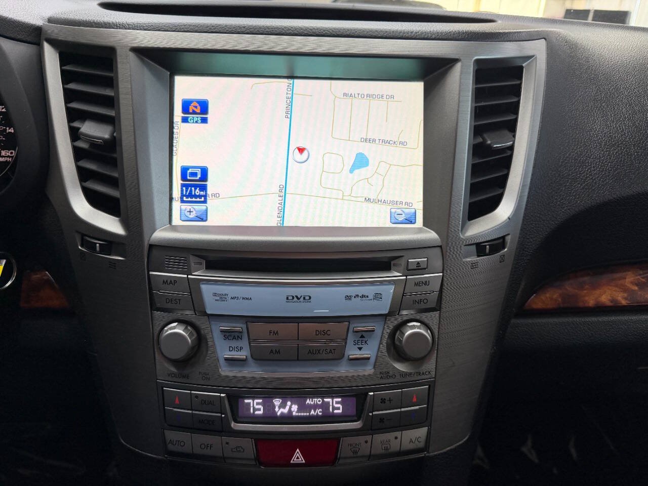 Used 2011 Subaru Outback 3.6R Limited AWD/4WD image 27