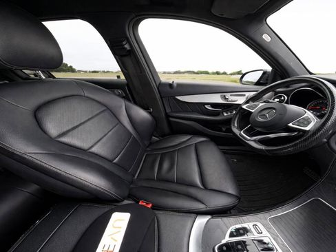 Used 2019 Mercedes-Benz GLC 300 4MATIC image 10