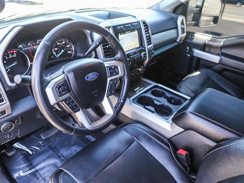 Used 2018 Ford F250 Lariat w/ Lariat Value Package AWD/4WD image 9