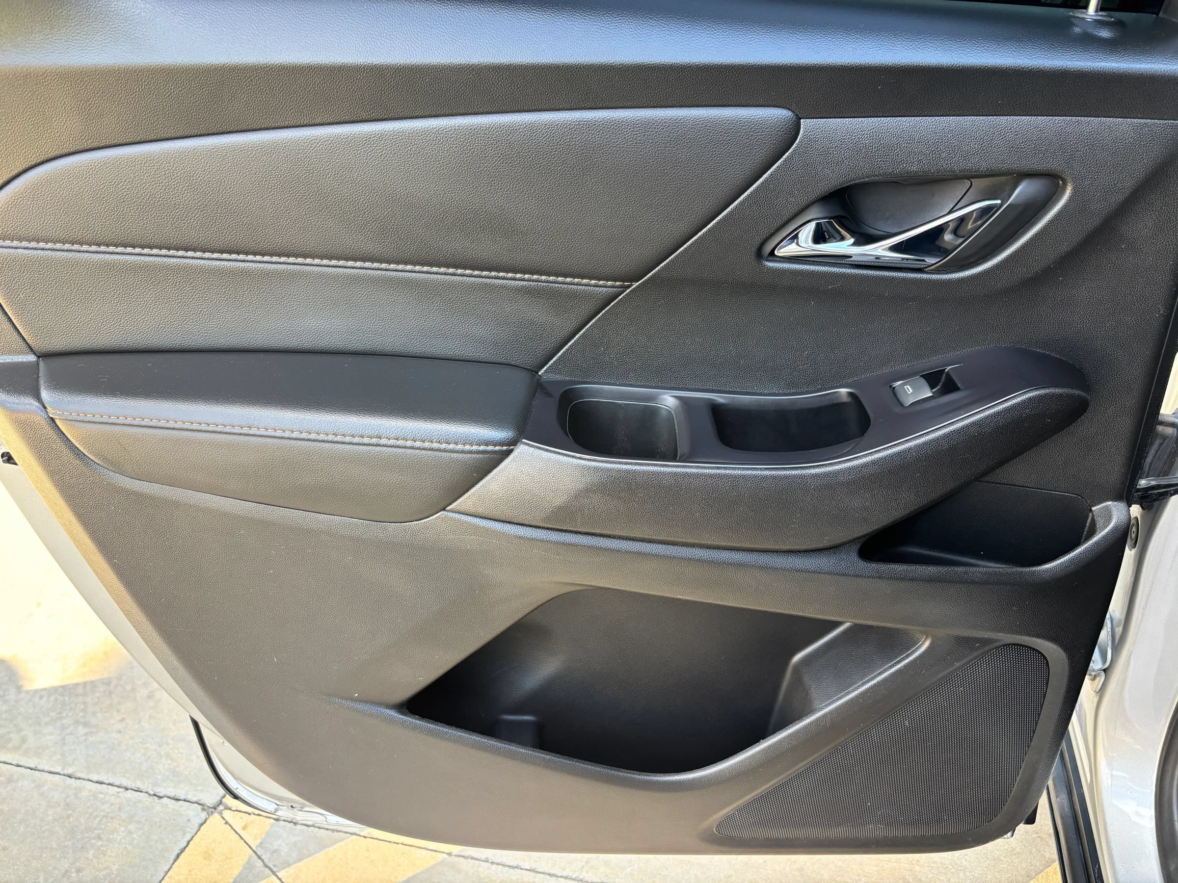 Used 2020 Chevrolet Traverse LS FWD image 24