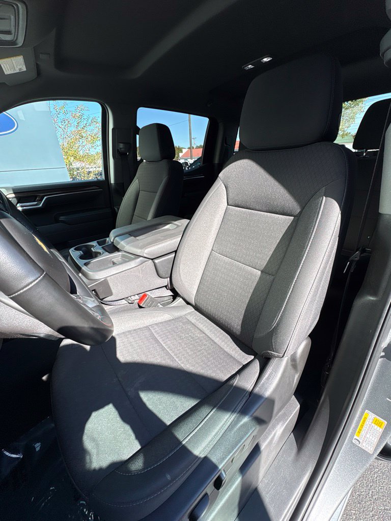 Used 2025 Chevrolet Silverado 1500 LT AWD/4WD image 12