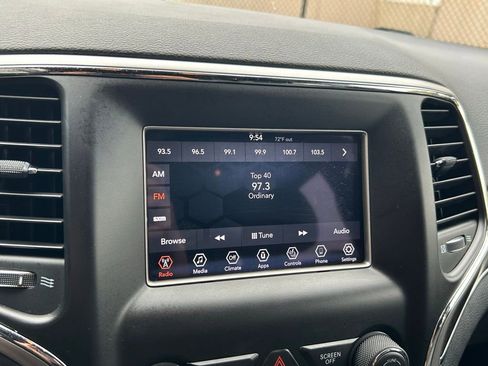 Used 2018 Jeep Grand Cherokee Limited image 26