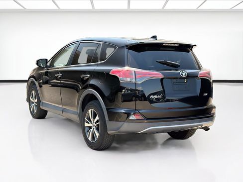 Used 2018 Toyota RAV4 XLE w/ All Weather Liner Package FWD image 6