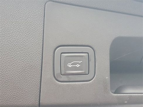 Used 2018 Cadillac XT5 FWD image 8