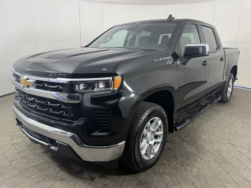 Used 2024 Chevrolet Silverado 1500 LT AWD/4WD image 3