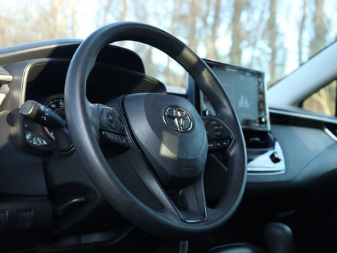 Used 2022 Toyota Corolla LE image 19