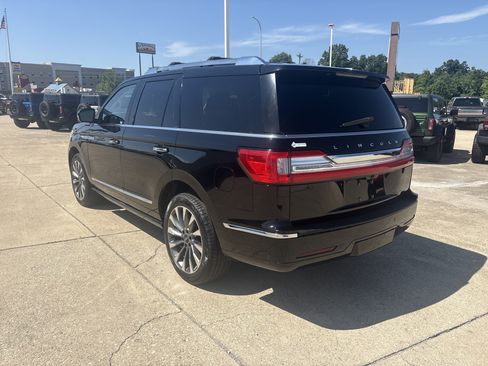 Used 2018 Lincoln Navigator Select w/ Technology Package RWD image 5
