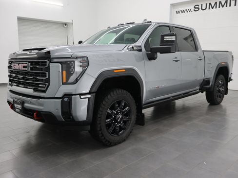 Used 2025 GMC Sierra 2500 AT4 w/ AT4 Premium Plus Package AWD/4WD image 7