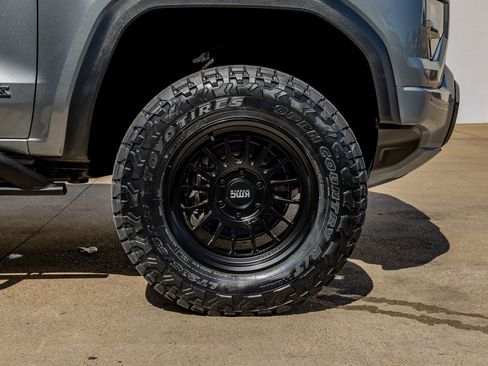 Used 2024 GMC Canyon AT4X image 12