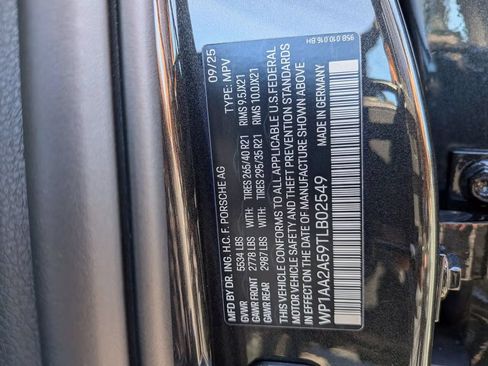 Certified 2026 Porsche Macan AWD/4WD image 28