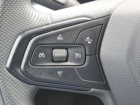 Certified 2025 Chevrolet Trax LT FWD image 25