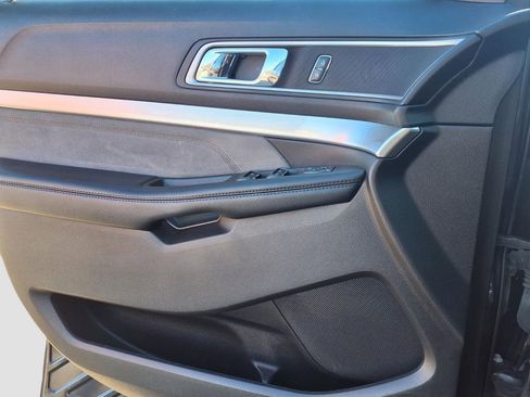 Used 2017 Ford Explorer XLT w/ Equipment Group 202A image 30