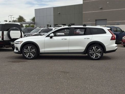 New 2026 Volvo V60 B5 Cross Country Plus w/ Climate Package AWD/4WD image 10