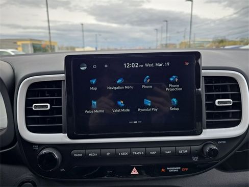 Used 2025 Hyundai Venue Limited image 16