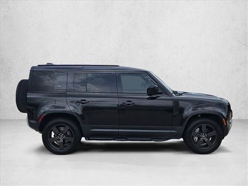 Used 2020 Land Rover Defender 110 HSE AWD/4WD image 4