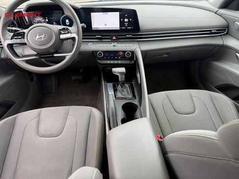 Used 2024 Hyundai Elantra SEL FWD image 12