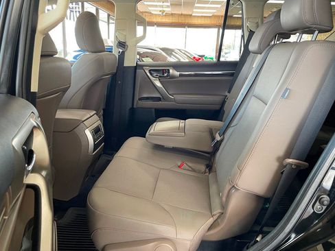 Used 2020 Lexus GX 460 Premium w/ Premium Package image 19