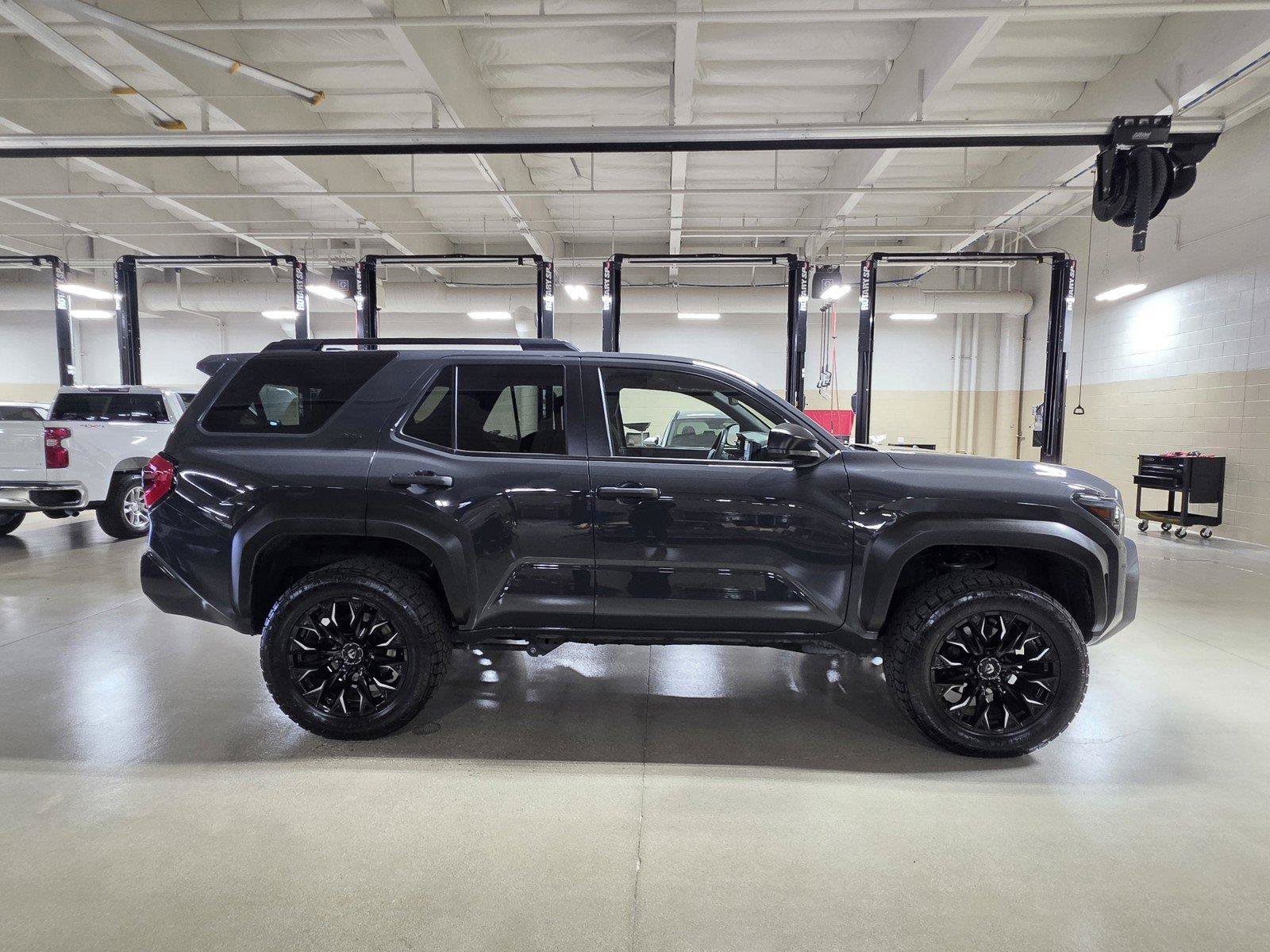 Used 2025 Toyota 4Runner SR5 AWD/4WD image 8