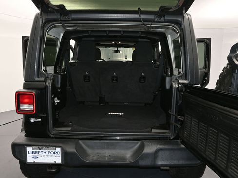 Used 2021 Jeep Wrangler Unlimited Sport image 12