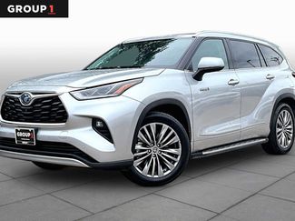 Used 2021 Toyota Highlander Platinum FWD video 1