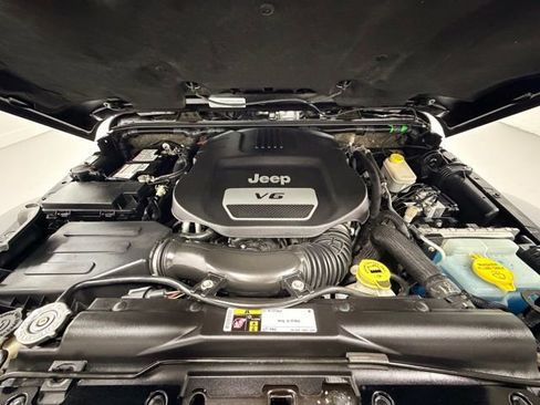 Used 2016 Jeep Wrangler Unlimited Sahara image 29