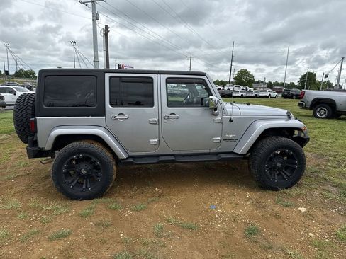 Used 2014 Jeep Wrangler Unlimited Sahara w/ Connectivity Group AWD/4WD image 14