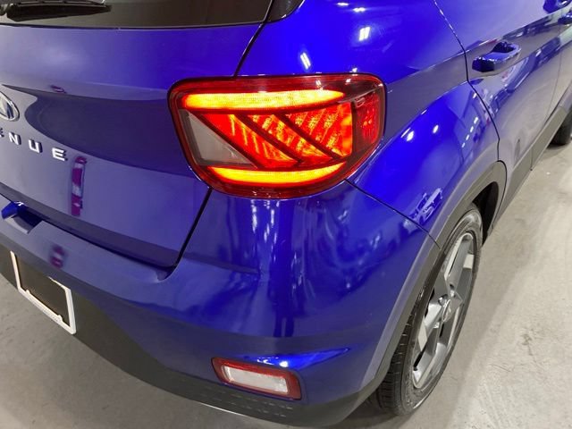 Used 2022 Hyundai Venue Limited FWD image 26
