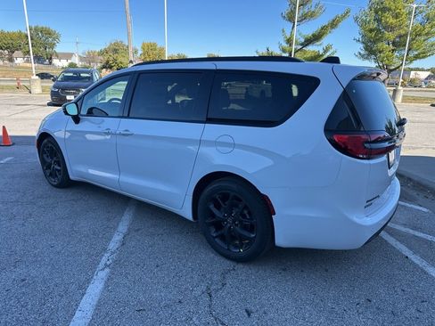 New 2026 Chrysler Pacifica Select image 22