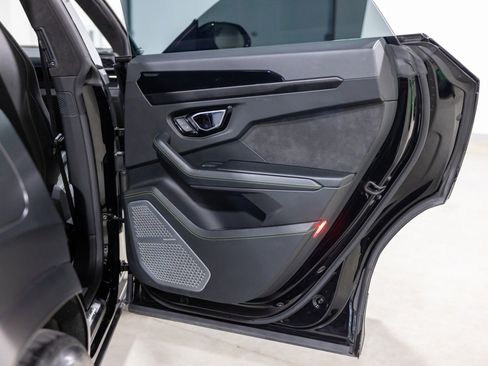 Used 2022 Lamborghini Urus image 27