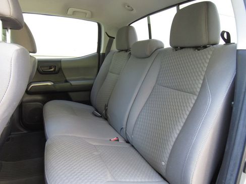 Certified 2022 Toyota Tacoma SR5 RWD image 19