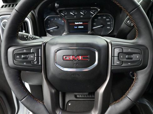 Used 2022 GMC Sierra 2500 AT4 w/ AT4 Preferred Package AWD/4WD image 17