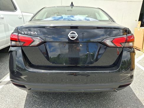 Used 2023 Nissan Versa SV FWD image 5