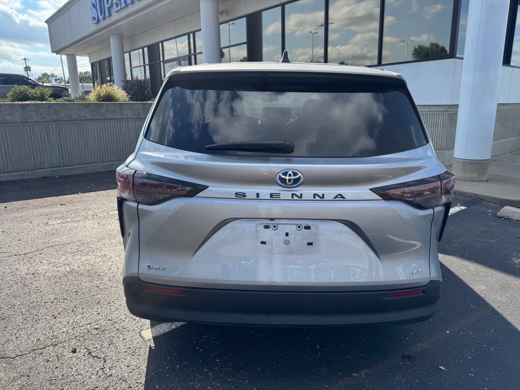 Used 2025 Toyota Sienna LE FWD image 6