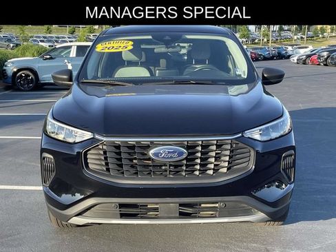 Used 2025 Ford Escape Active AWD/4WD image 2