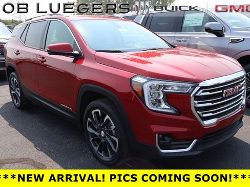 Used 2024 GMC Terrain SLT w/ LPO, Floor Liner Package AWD/4WD image 2